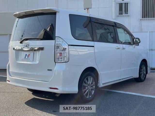 Toyota VOXY 2013-08 255549-17