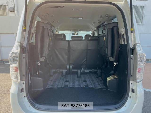 Toyota VOXY 2013-08 255549-10