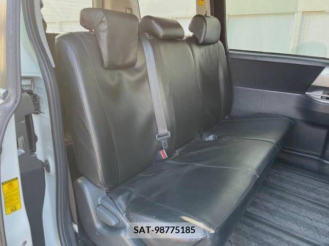 Toyota VOXY 2013-08 255549-8