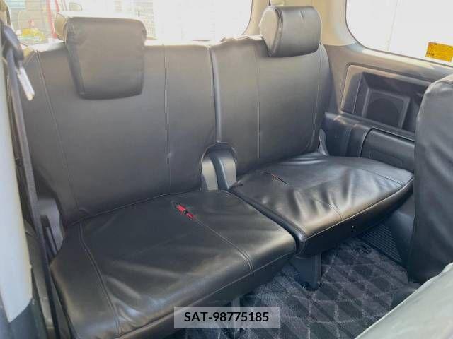 Toyota VOXY 2013-08 255549-9