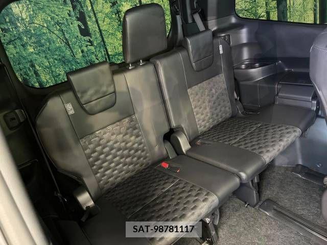 Toyota VOXY 2022-02 313567-10