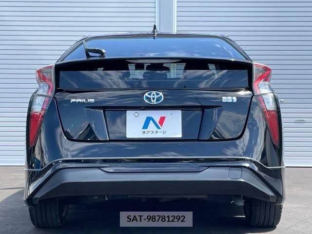 Toyota PRIUS 2017-10 352689-14
