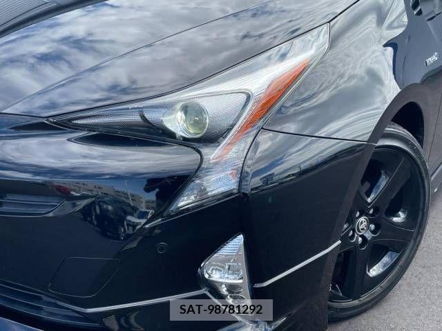 Toyota PRIUS 2017-10 352689-12