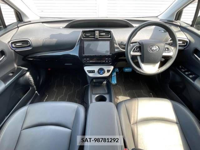Toyota PRIUS 2017-10 352689-1