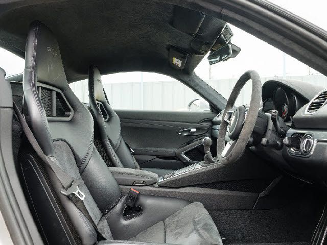 Porsche CAYMAN 2018-11 2827-3