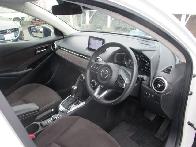 Mazda DEMIO 2019-02 7149-1