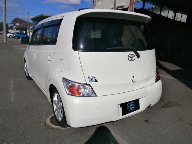Toyota BB 2010-01 183075-7