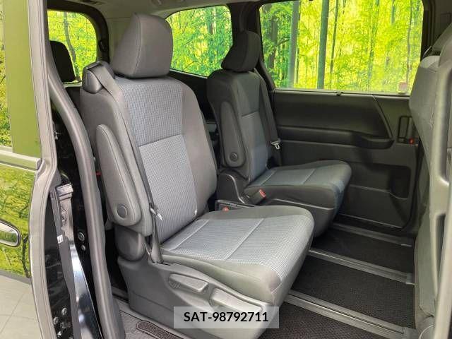 Toyota NOAH 2023-04 229481-8