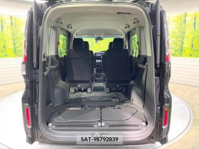 Honda STEP WGN 2017-06 214102-11