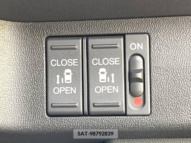 Honda STEP WGN 2017-06 214102-4