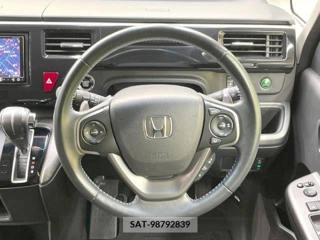 Honda STEP WGN 2017-06 214102-12