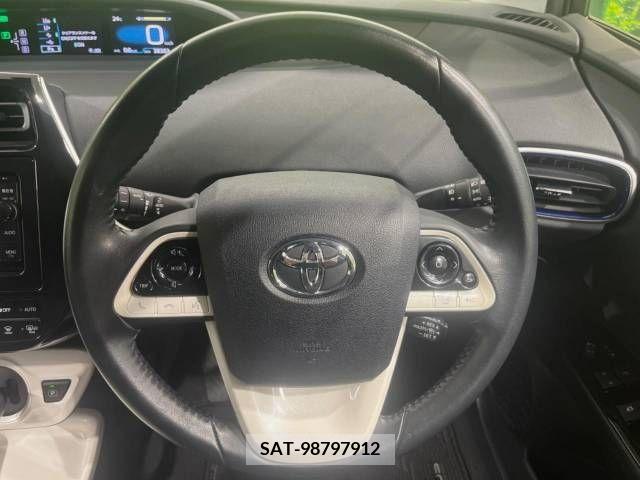 Toyota PRIUS 2016-01 331463-12