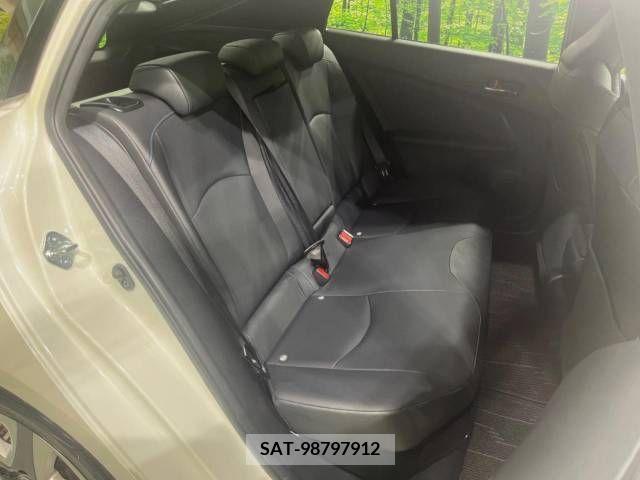 Toyota PRIUS 2016-01 331463-10