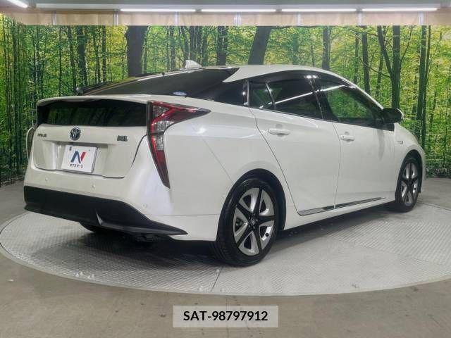 Toyota PRIUS 2016-01 331463-18