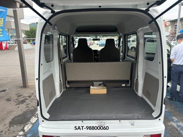 Suzuki EVERY 2023-11 297483-4