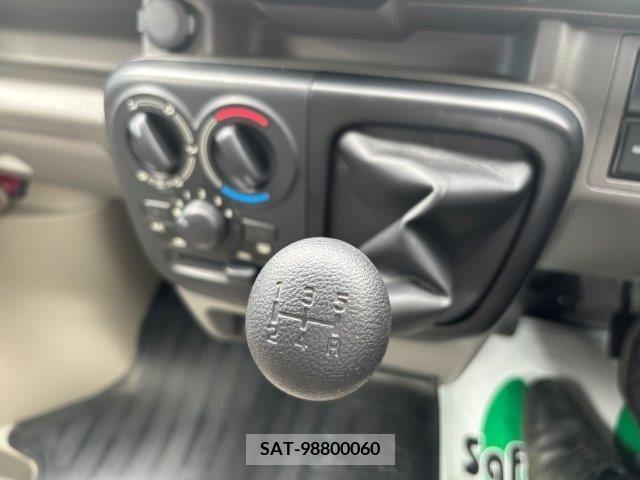 Suzuki EVERY 2023-11 297483-5