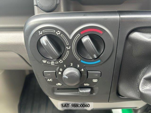 Suzuki EVERY 2023-11 297483-6
