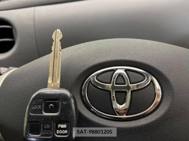 Toyota SIENTA 2013-01 341650-6