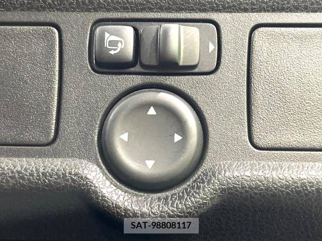 Nissan NOTE 2013-05 255979-7