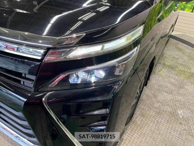 Toyota VOXY 2018-03 288928-12
