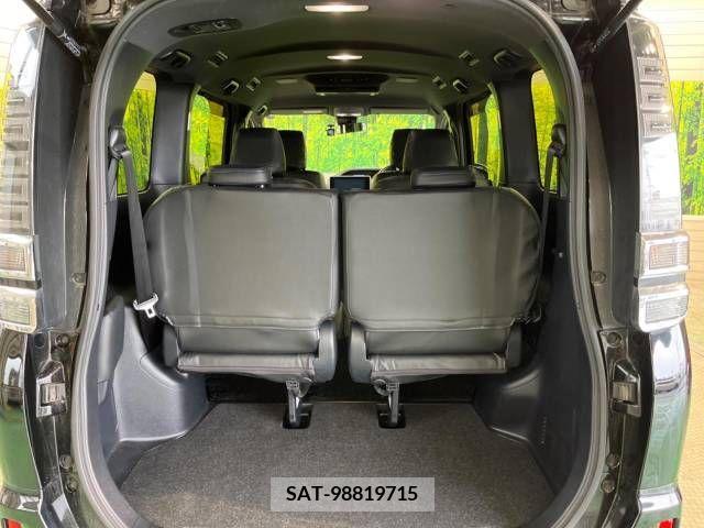 Toyota VOXY 2018-03 288928-10