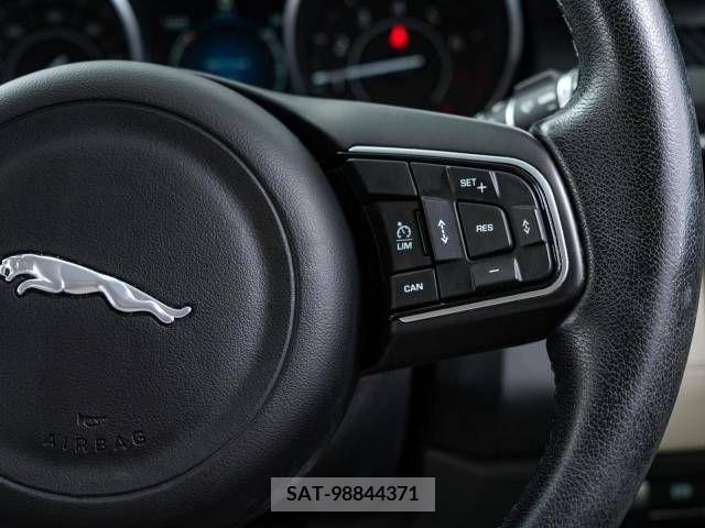 Jaguar E-PACE 2018-05 315788-11