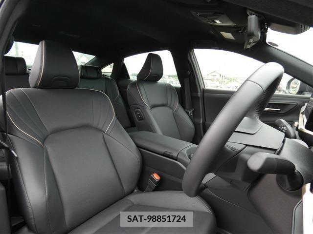 Toyota CROWN 2022-09 300652-6