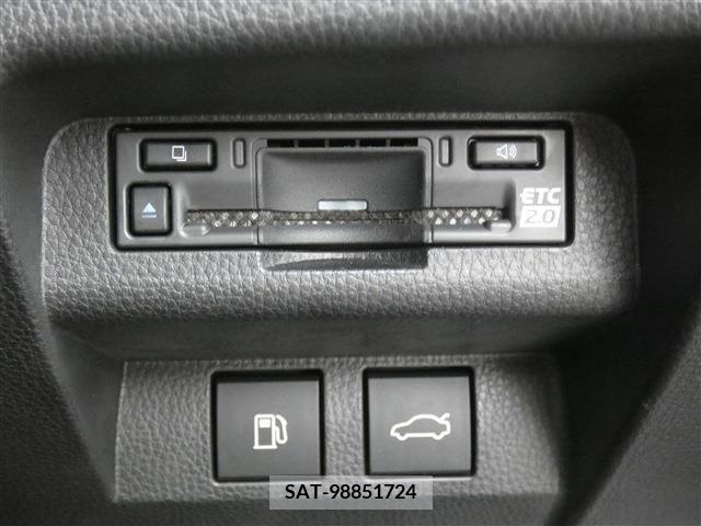 Toyota CROWN 2022-09 300652-17