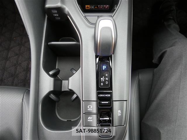 Toyota CROWN 2022-09 300652-13