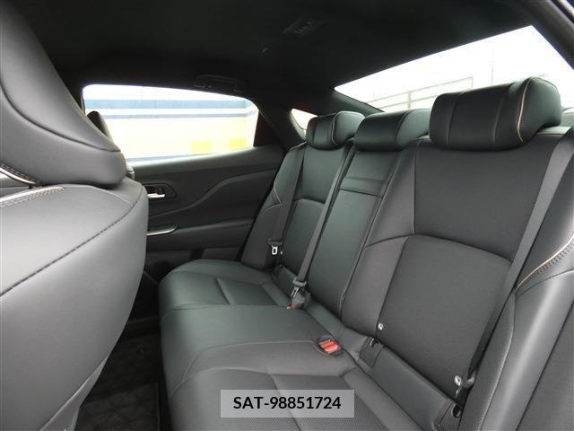 Toyota CROWN 2022-09 300652-25