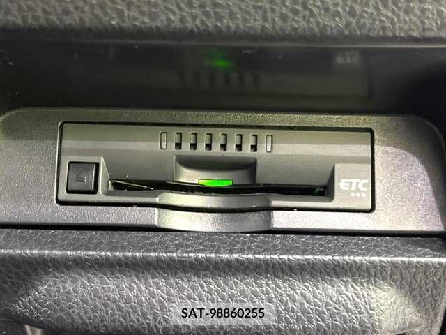 Toyota VOXY 2018-08 211916-7