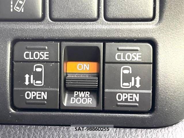 Toyota VOXY 2018-08 211916-5