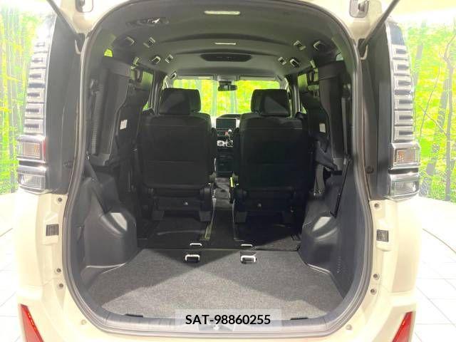 Toyota VOXY 2018-08 211916-11