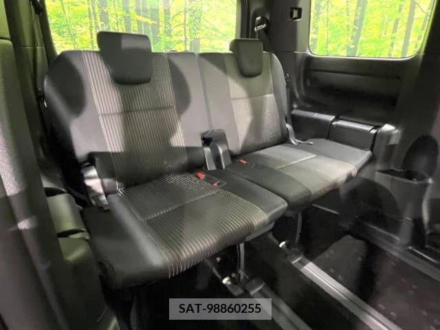Toyota VOXY 2018-08 211916-10