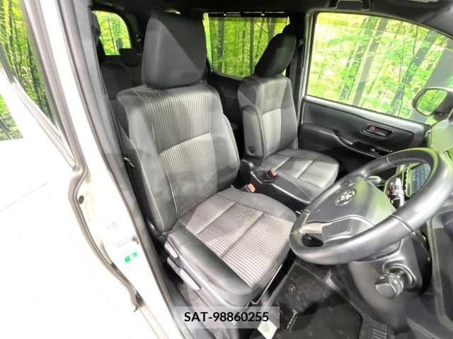Toyota VOXY 2018-08 211916-8