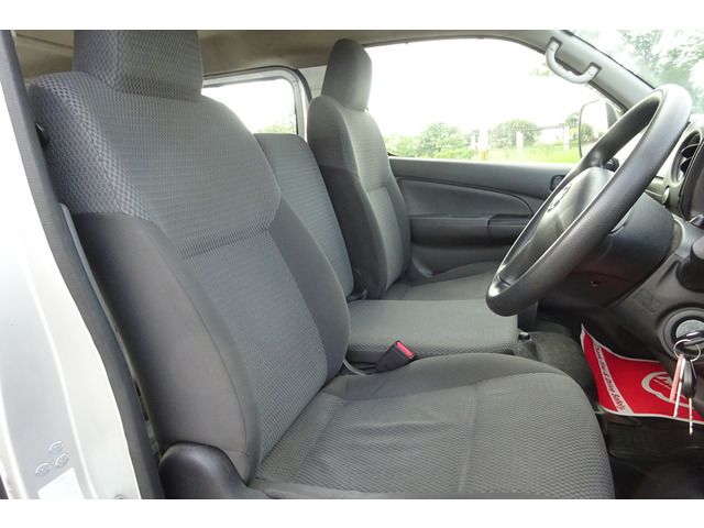 Nissan NV350 Caravan 2014-06 21957-2