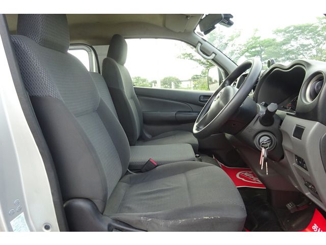 Nissan NV350 Caravan 2014-06 21957-16