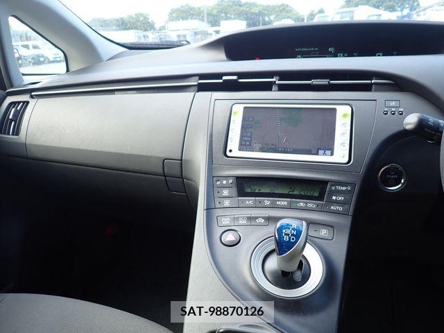 Toyota PRIUS 2011-07 350588-15