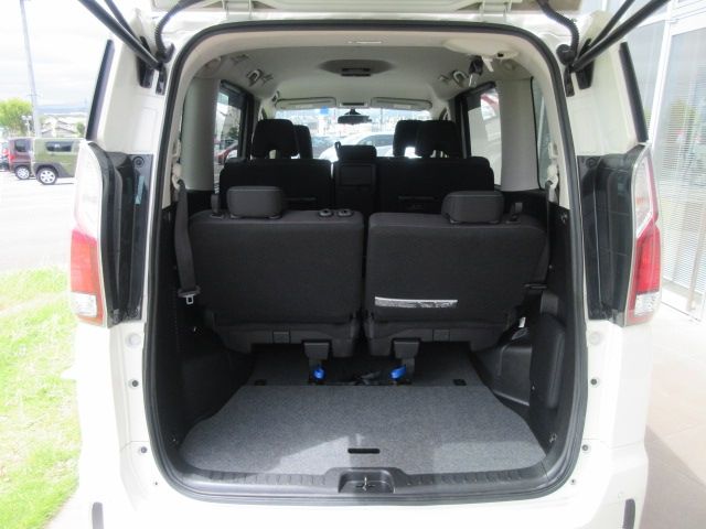 Nissan SERENA 2018-03 5578-9