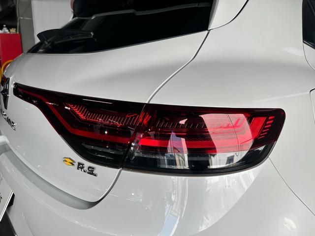 Renault MEGANE 2021-11 17083-8