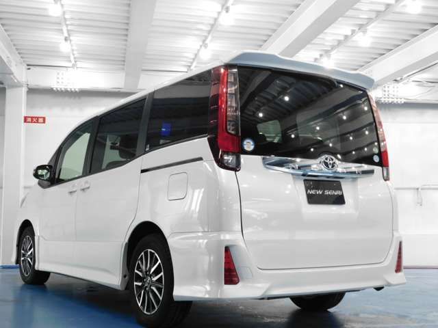 Toyota NOAH 2014-12 10727-1