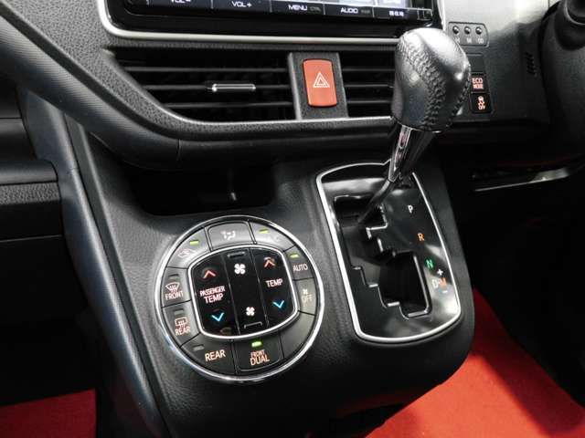 Toyota NOAH 2014-12 10727-12