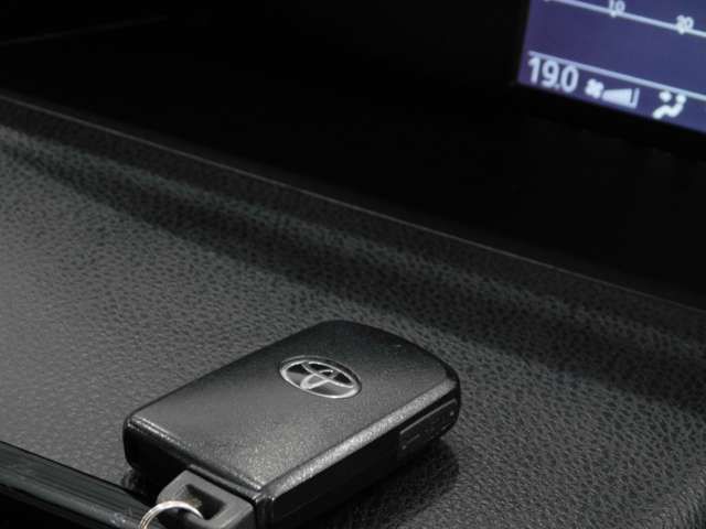 Toyota NOAH 2014-12 10727-19