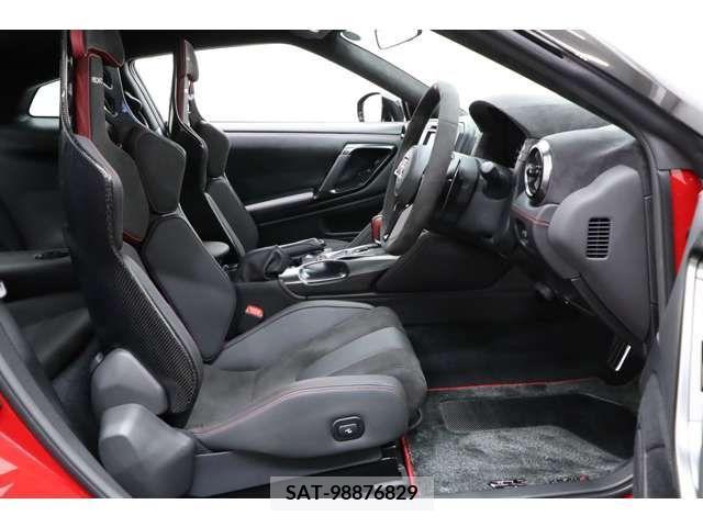 Nissan GT-R 2024-04 270845-1
