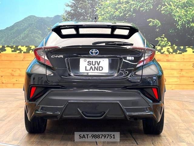 Toyota C-HR 2018-01 335194-15