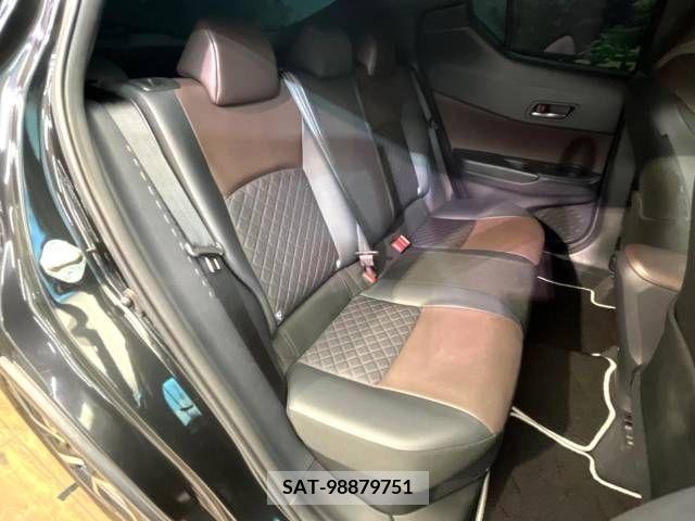Toyota C-HR 2018-01 335194-9