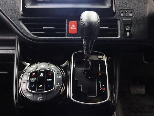 Toyota VOXY 2018-06 5295-12