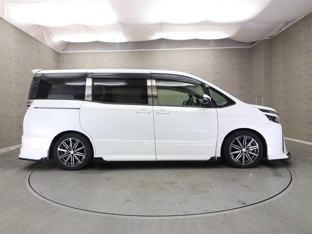 Toyota VOXY 2018-06 5295-22