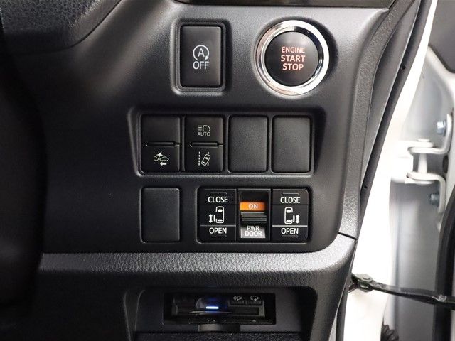Toyota VOXY 2018-06 5295-11