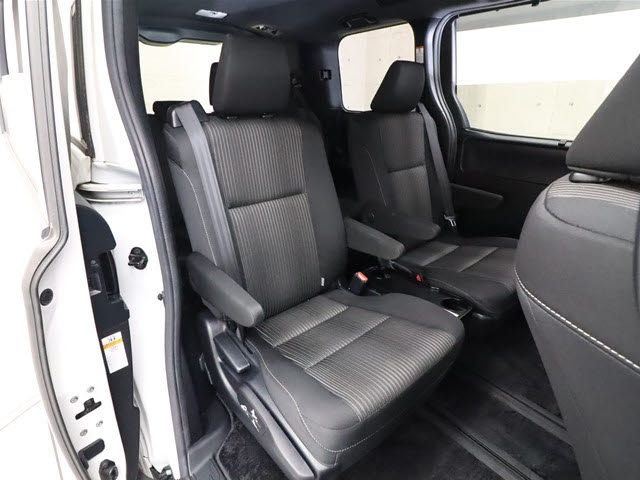 Toyota VOXY 2018-06 5295-4